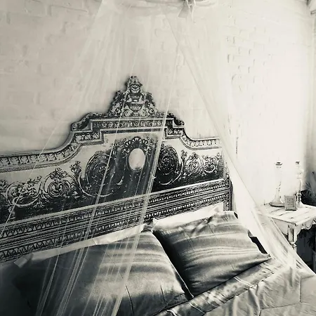 Canova Bed & Breakfast 4*