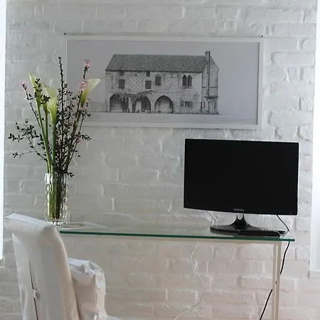 Canova Bed & Breakfast 4*