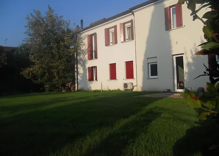 Canova Nocleg ze śniadaniem 4*