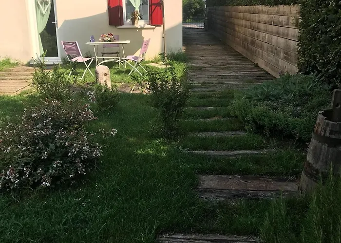 Canova Nocleg ze śniadaniem 4*